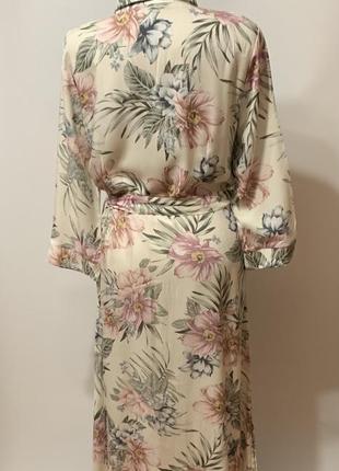 Платье-рубашка в цветах под пояс4 фото