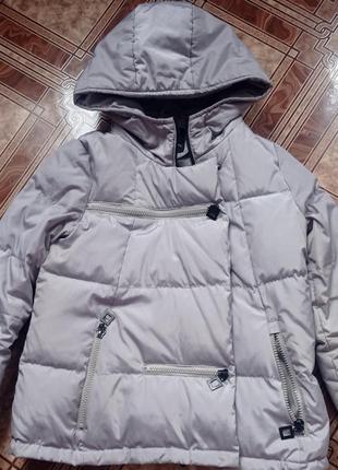 Короткий пуховик матовый серый