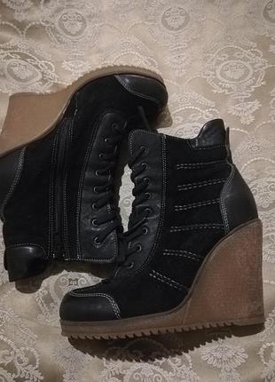 Продам сникерсы.