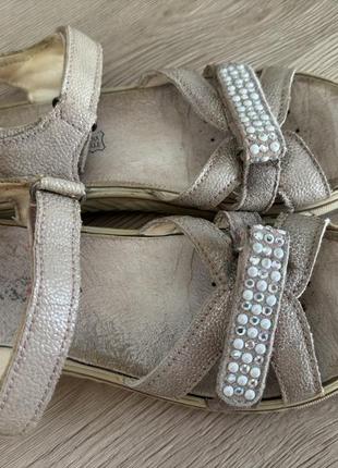 Босоніжкі шкіряні