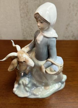 Порцелянова статуетка lladro «дівчина з козою».9 фото