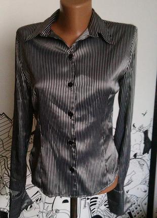Полосатая блуза-рубашка.