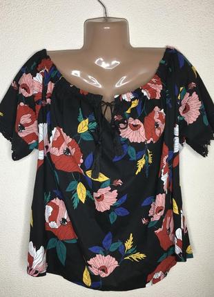 Шикарная блуза с цветами с биркой