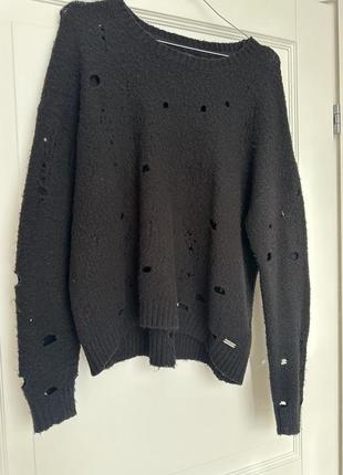 Черный рваный свитер1 фото