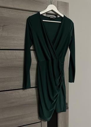 Платье изумрудное,темно-зеленая,короткая с длинным рукавом