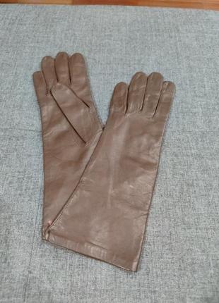 Красивые удлинённые кожаные перчатки  шоколадного цвета1 фото