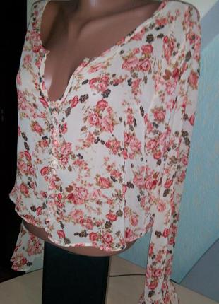 Ніжна блузочка з квітковим принтом4 фото