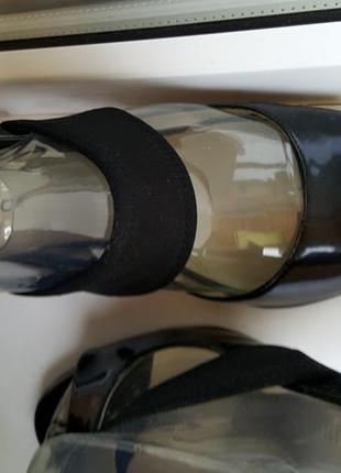 Босоножки черные лаковые на каблучке с резинкой3 фото