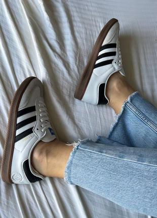 Стильні кросівки adidas