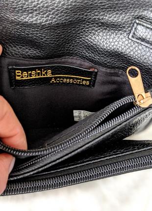 Супер стильная сумочка cross-body bershka с актуальным в этом сезоне принтом5 фото