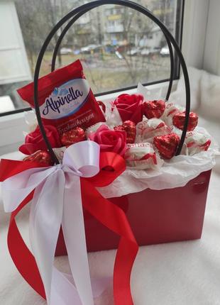 Подарунок, солодка сумочка на свято.