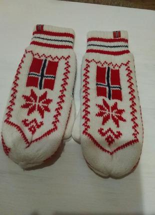 Продам нові рукавички з скандинавським малюнком2 фото