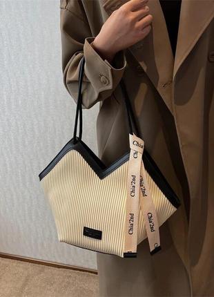 Тренд жіноча сумка біло чорна преміум класу на плече тоут шопер якісна екошкіра1 фото