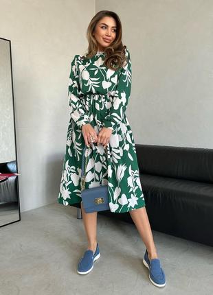 Зеленое принтованное платье с длинными рукавами