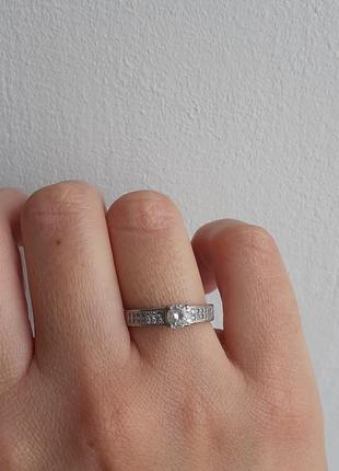 Красивое серебряное кольцо