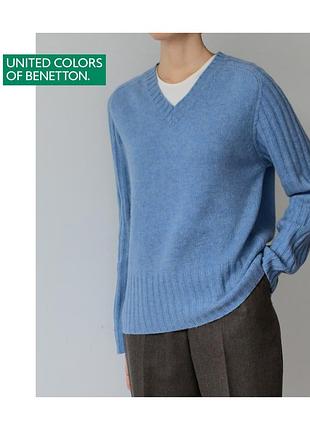 Шерстяной женский свитер benetton. теплый свитер голубой.