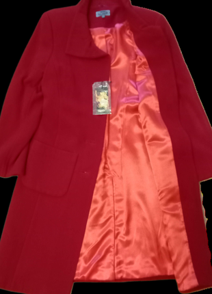 Элегантное кашемировое пальто красного цвета7 фото