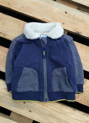 Тепла кофта на блискавці.