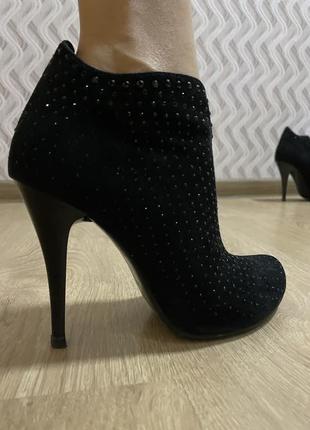 Осенние ботинки на каблуке