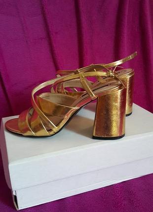 Босоножки золото 39 размер-25,5см