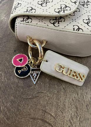 Женская сумка через плечо стильная guess классическая, бежевая повседневная5 фото