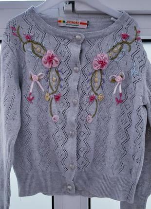 Кофта с вышивкой