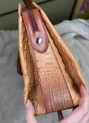 Коричневая рыжая сумка под рептилию крокодила3 фото