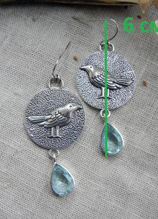 Стильні довгі круглі сережки з птахами сріблясті кульчики з воронами колір срібло блакитний4 фото
