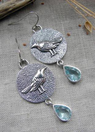 Стильні довгі круглі сережки з птахами сріблясті кульчики з воронами колір срібло блакитний1 фото