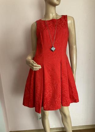 Красное фактурное нарядное платье/m/brend oasis