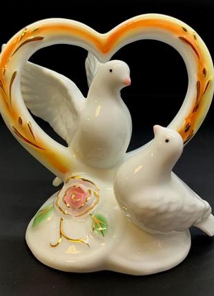 Статуэтка голуби с сердцем фарфор (11х11х7 см)a