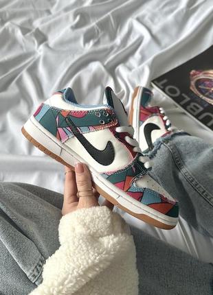 Крутые женские унисекс кроссовки nike sb dunk low pro parra abstract art белые с абстрактным цветным принтом4 фото