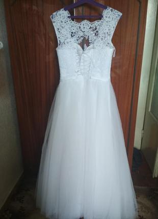 Очень красивое свадебное платье для миниатюрной девушки4 фото