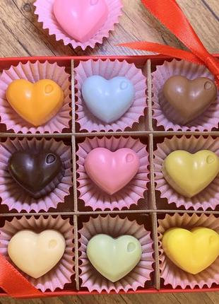 Подарунок на день закоханих. шоколадний набір сердець на день валентина.