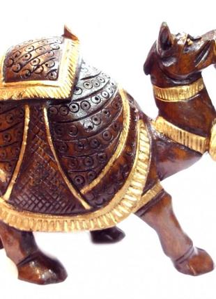 Верблюд деревянный с золотой краской с1001а bm
