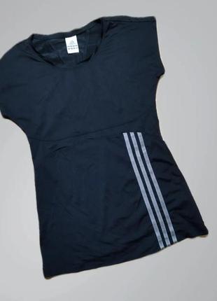 Оригинальная спортивная футболка adidas. s