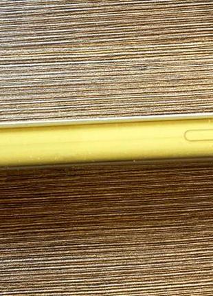 Оригинальный чехол silicone case на iphone 11 желтого цвета4 фото