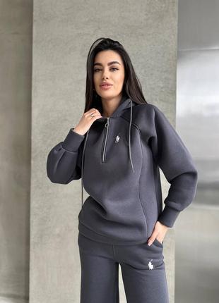 Женский спортивный костюм