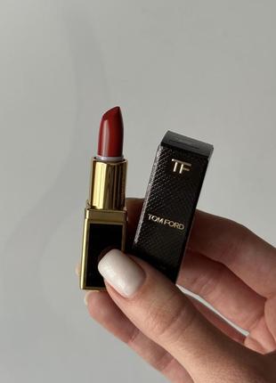 Кремова стійка сатинова червона помада tom ford lip color rouge a levres #16 scarlet rouge