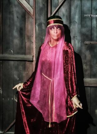 Оксамитове плаття в східному стилі етно розкльошені рукава довге з вуаллю