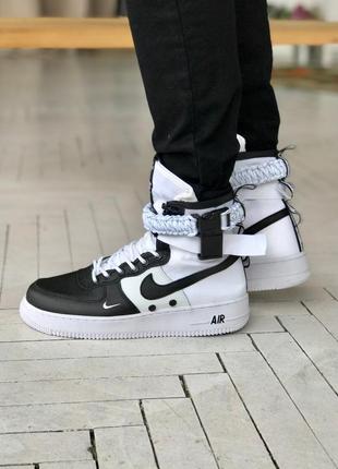 Високі кросівки із стропою та защолкою зверху nike air force 1 sf ботінки з кліпсою sp чорно білі