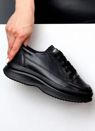 Чорні кросівки, кеди із натуральної шкіри на платформі в наявності