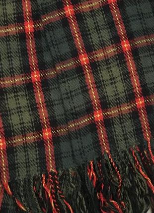 Зеленый шарф в клетку