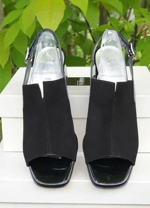 Замшеві італійські босоніжки на невисоких товстих підборах liviana italy 🇮🇹3 фото