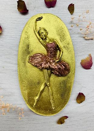 Шоколадная балерина. балеринка из шоколада. шоколадный барельеф балерина.