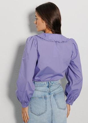 Укорочена блуза із відкладним комірцем8 фото