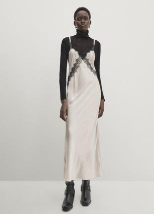 Плаття з атласної спідньої білизни з контрастним мереживом — студія1 фото