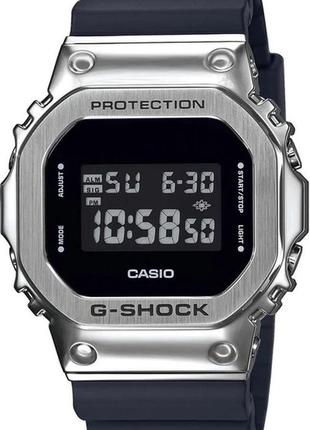 Мужские часы casio g-shock gm-5600-1er, серебрянный с черным