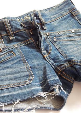 Короткі джинсові шорти від amisu (розмір 34)