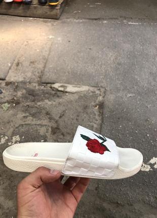 Шлёпанцы vans белые